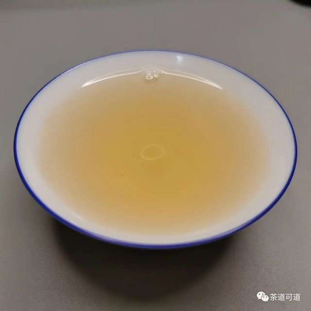 海湾茶业老同志2019年孔雀王普洱茶