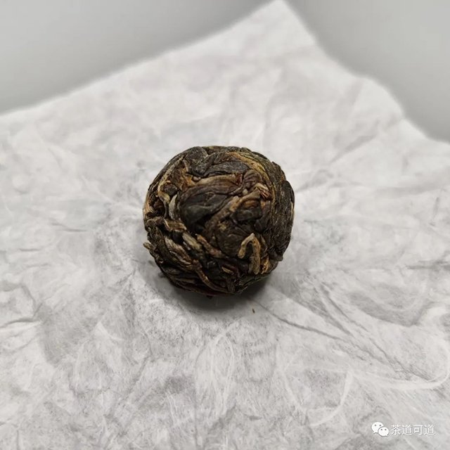2020年老班章古树龙珠秋生茶普洱茶
