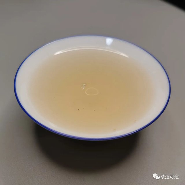 2020年老班章古树龙珠秋生茶普洱茶