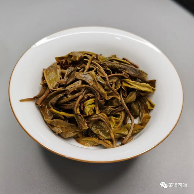 2020年老班章古树龙珠秋生茶普洱茶