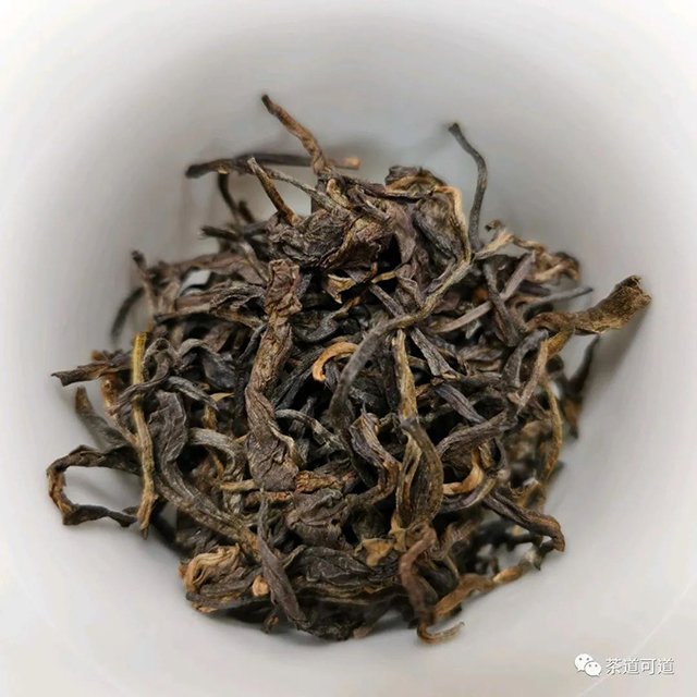 2013年弯弓乔木普洱生茶