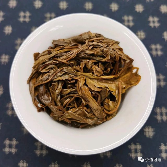 2013年弯弓乔木普洱生茶