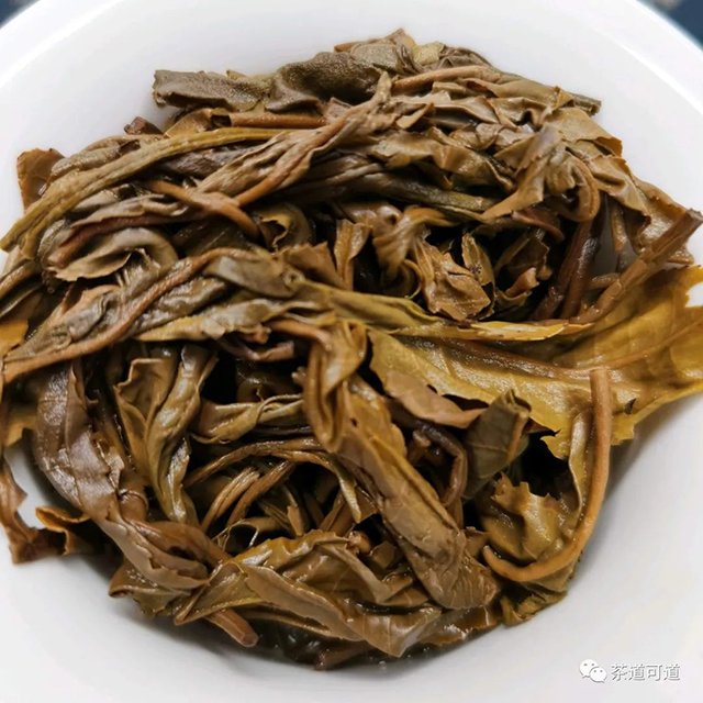2013年弯弓乔木普洱生茶