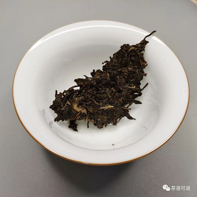 下关T8653普洱生茶357克铁饼