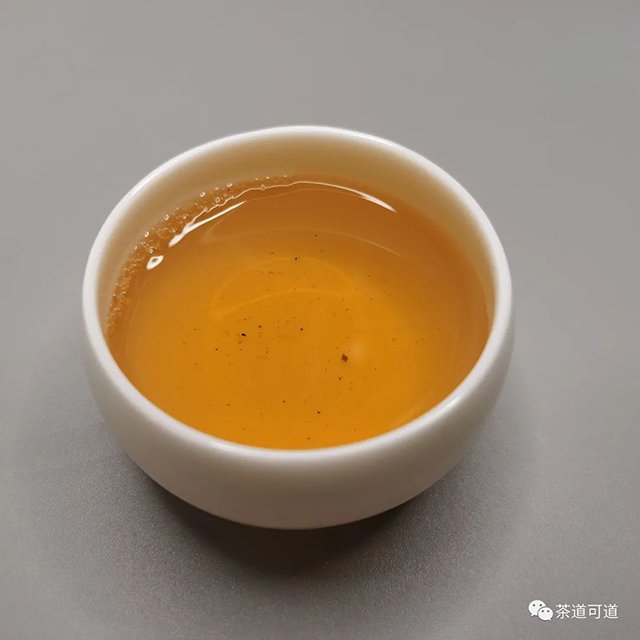 下关T8653普洱生茶357克铁饼