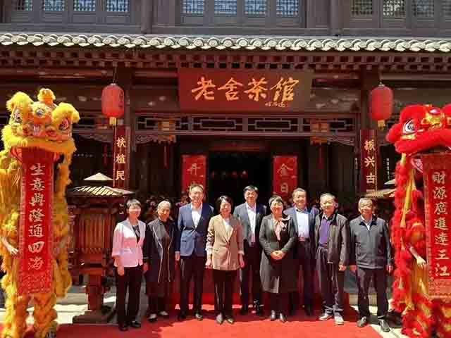 揭幕后嘉宾集体合影