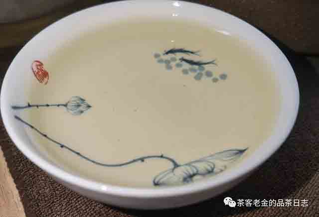 笑我疯颠2023年竹叶草普洱茶