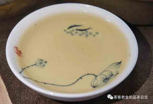 笑我疯颠2023年竹叶草普洱茶
