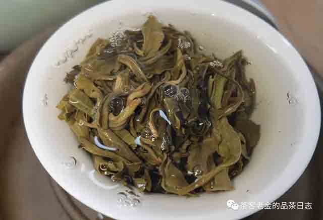 笑我疯颠2023年竹叶草普洱茶