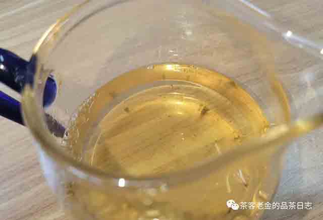 笑我疯颠2023年竹叶草普洱茶