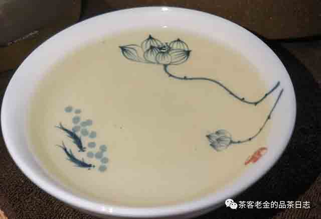 困鹿山制茶人2023年困鹿山大叶单株普洱茶