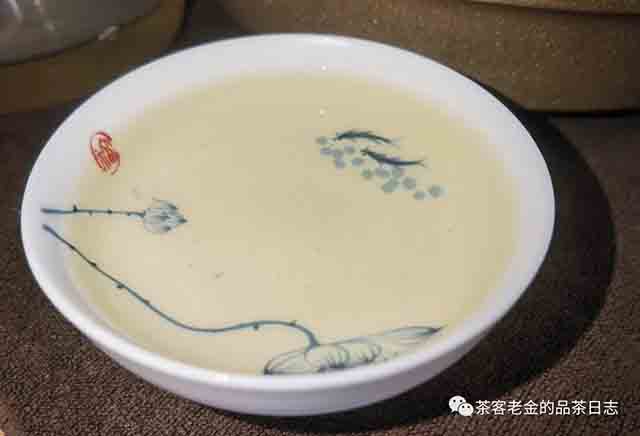 困鹿山制茶人2023年困鹿山单株普洱茶