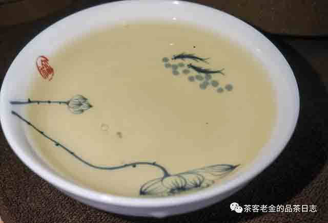 困鹿山制茶人2023年困鹿山单株普洱茶
