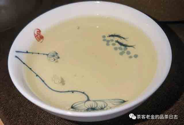 困鹿山制茶人2023年困鹿山单株普洱茶
