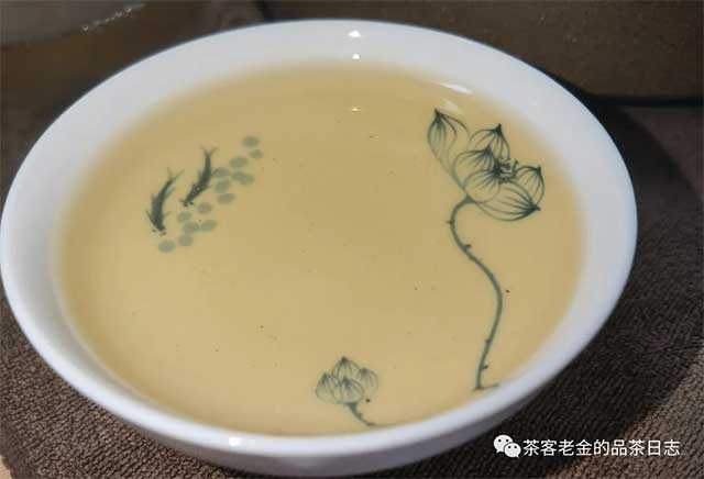 佤山茶人2023年易武高杆香椿树普洱茶