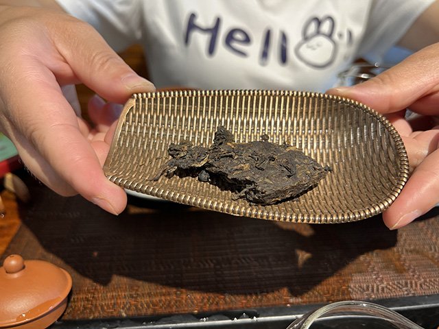 中茶牌1999昆明仓铁饼