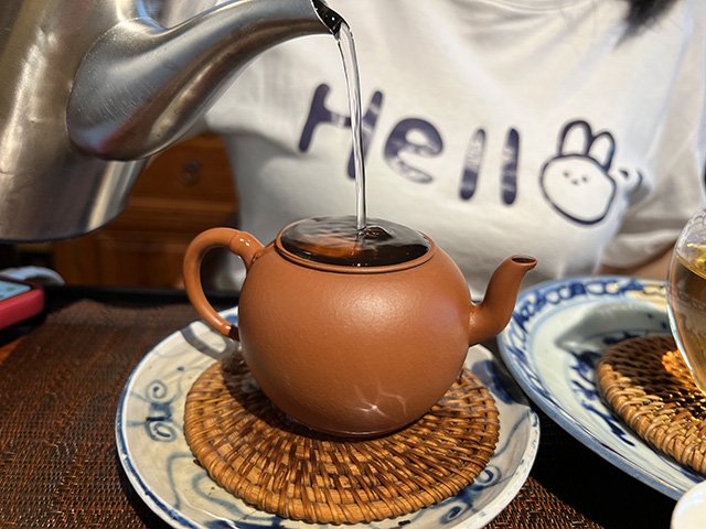 中茶牌1999昆明仓铁饼