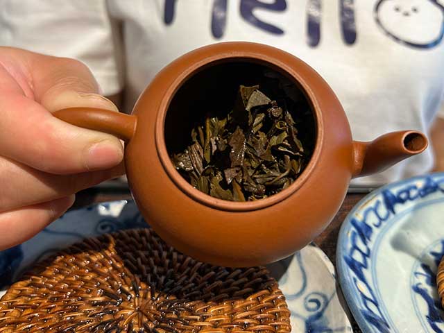 中茶牌1999昆明仓铁饼