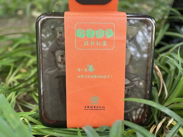本款礼盒有橘色绿色可供挑选