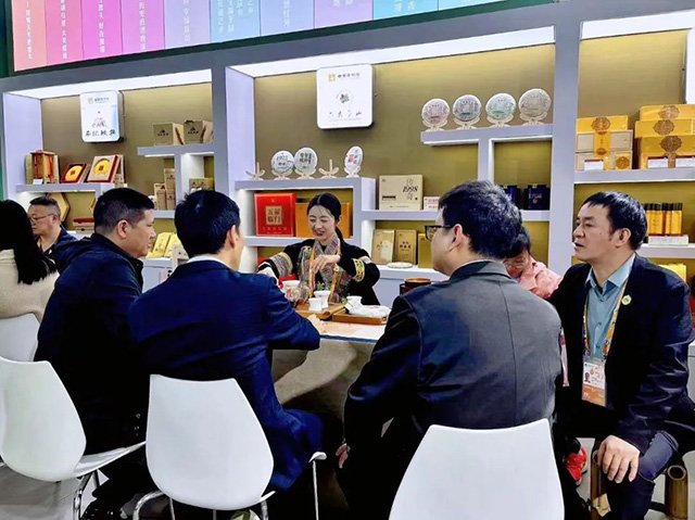 六大茶山以云南老字号品牌形象在第六届进博会优势出圈