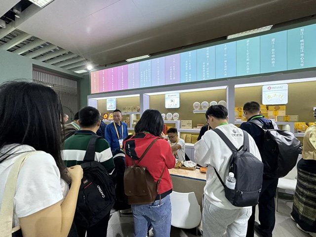 六大茶山以云南老字号品牌形象在第六届进博会优势出圈