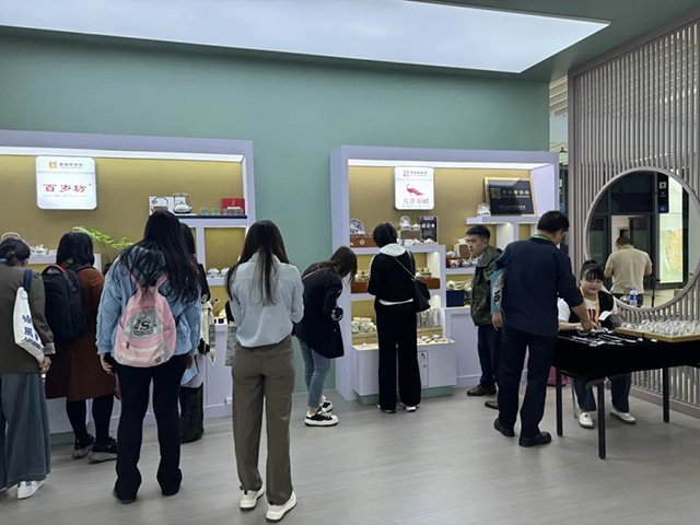 六大茶山以云南老字号品牌形象在第六届进博会优势出圈