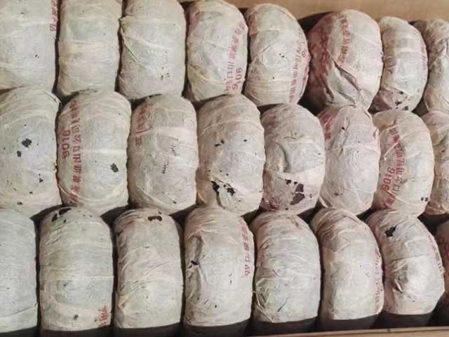 图为昆明茶厂90年代9016熟沱