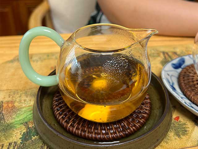 图为90年代1994年7542青饼头道茶汤至第10道茶汤