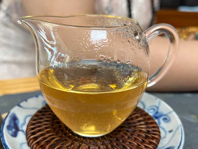 图为私藏茶红印2016薄荷塘357克饼品鉴第六道茶汤