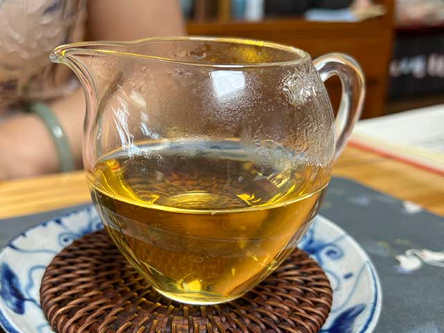 图为私藏茶红印2016薄荷塘357克饼品鉴第11道茶汤