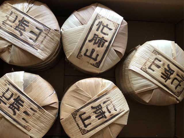 图为艳莲号2018年忙肺古树普洱小饼