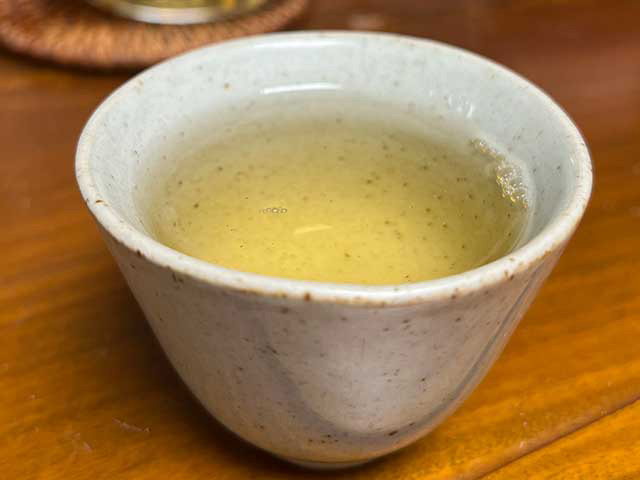 图为艳莲号2018年忙肺古树普洱小饼