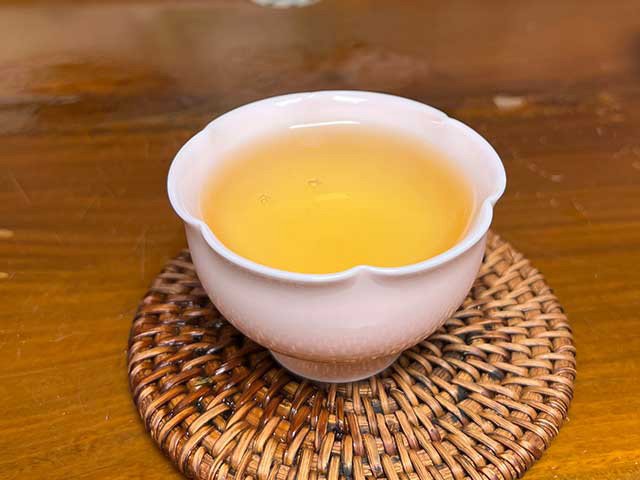 图为艳莲号2018年忙肺古树普洱小饼