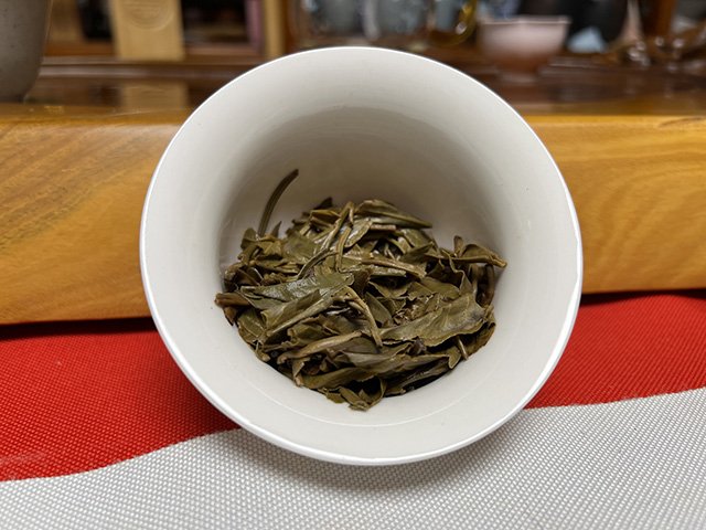 图为艳莲号2018年忙肺古树普洱小饼