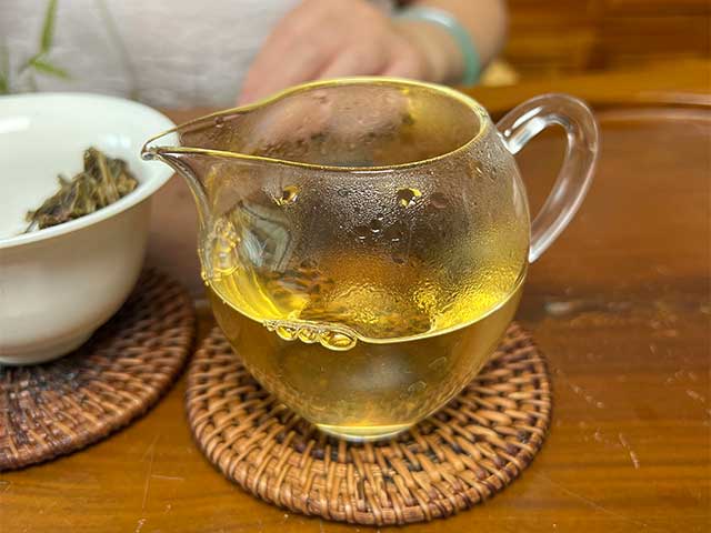 图为蓝版2018薄荷塘200克小饼品茗第二道茶汤