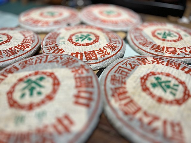 图为1999年甲级易武大绿印青饼