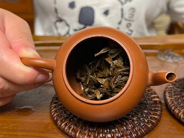 图为2003年302批次7542青饼