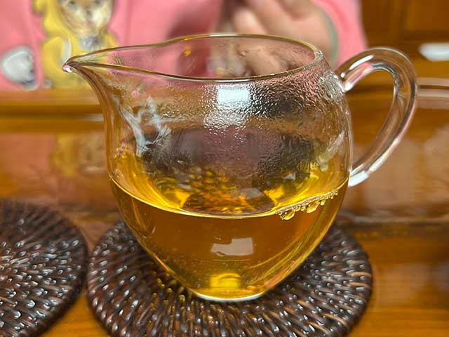 图为2008年八八青饼洗茶润茶第二道汤体