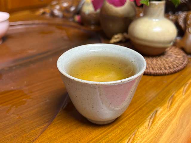 图为贡沱驿2006年景迈古树茶品鉴第三道茶汤