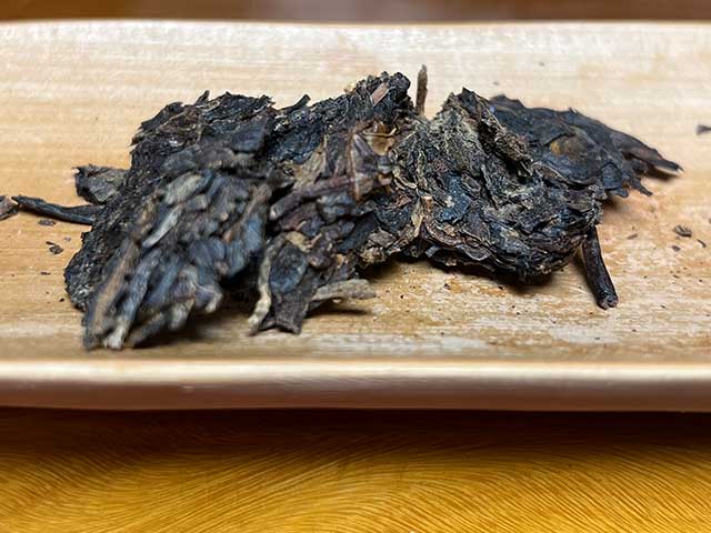 图为90年代末期下关紧压茶宝焰牌蘑菇沱
