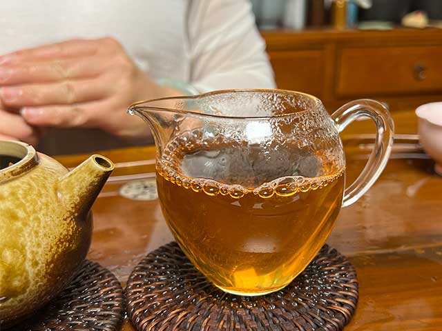 图为老郎河2006年布朗古树品茗第二道茶汤