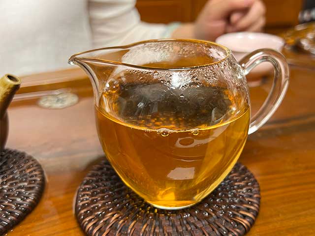 图为老郎河2006年布朗古树品茗第三道茶汤