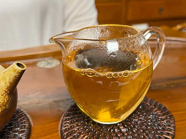 图为老郎河2006年布朗古树品茗第四道茶汤