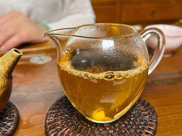 图为老郎河2006年布朗古树品茗第八道茶汤