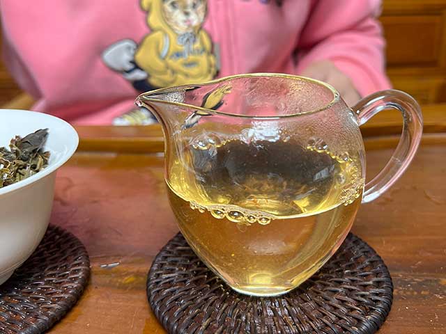 图为古墨千韵2019年千年老妖单株古树茶品茗头道茶汤