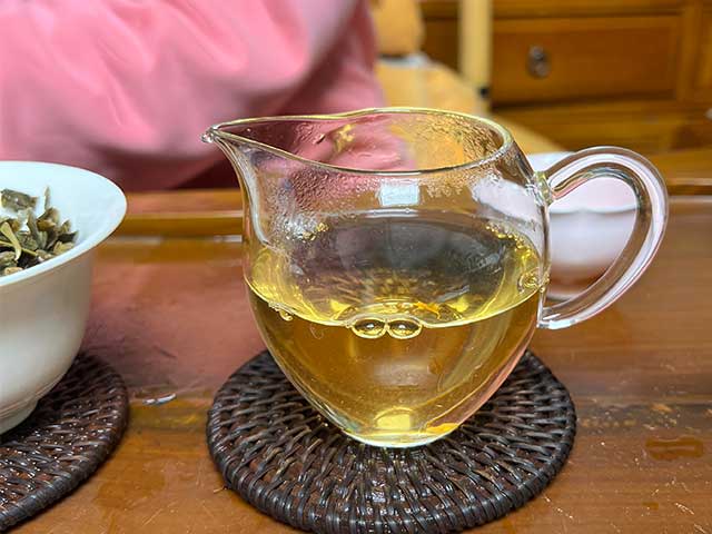 图为古墨千韵2019年千年老妖单株古树茶品茗第二道茶汤