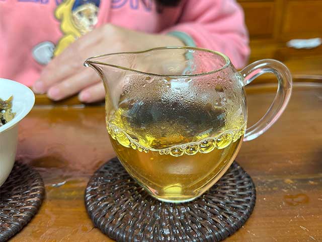 图为古墨千韵2019年千年老妖单株古树茶品茗第四道茶汤