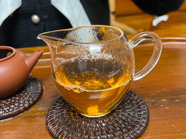图为紫玉茶厂2006年忙肺老茶品鉴第5道茶汤