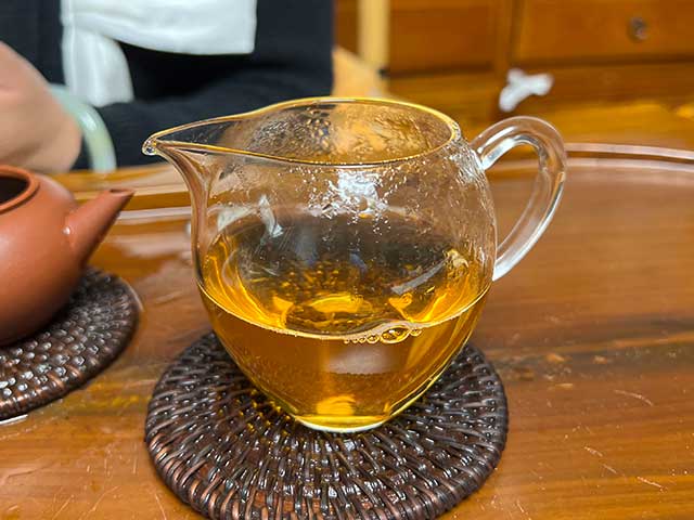 图为紫玉茶厂2006年忙肺老茶品鉴第7道茶汤