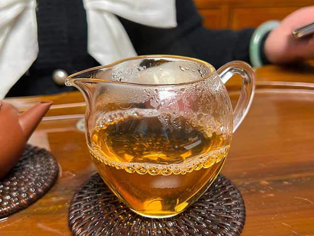 图为紫玉茶厂2006年忙肺老茶品鉴第10道茶汤